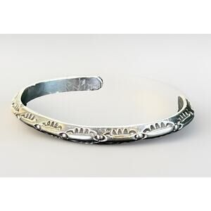 Vintage NAVAJO STERLING SILVER Carinated Cuff Bracelet Hand Stamped Old Pawn 925